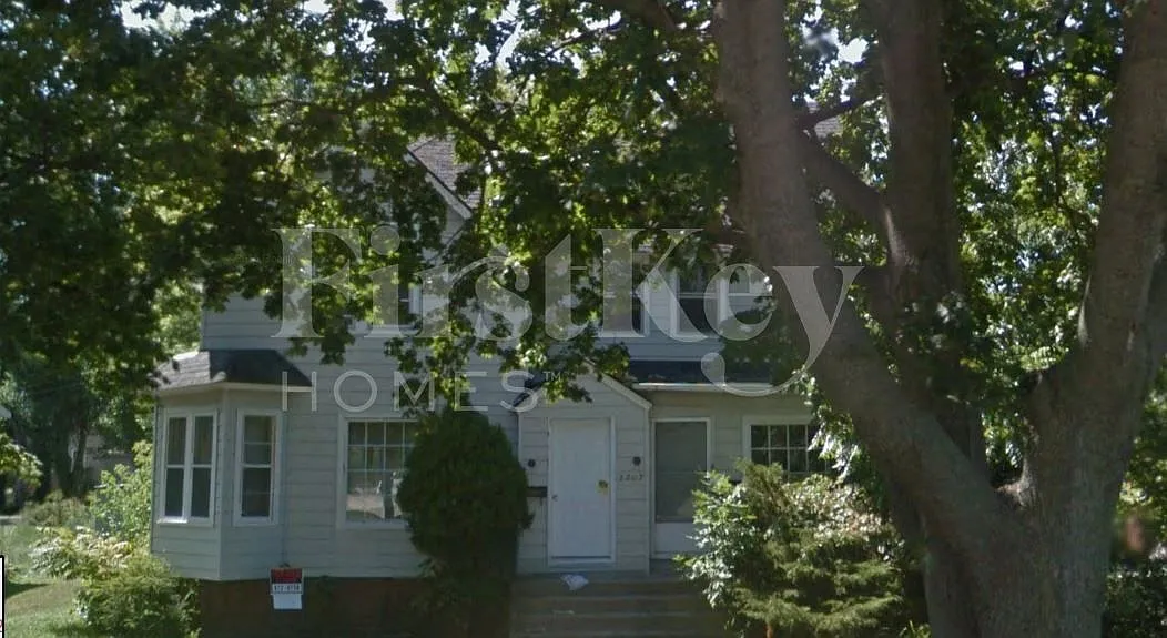 3 bed, 2.0 bath, 1600 sqft, $2,400 — Photo 1