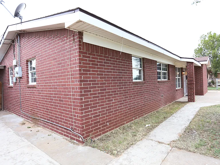 2913 Santa Rosa Ave — Photo 3