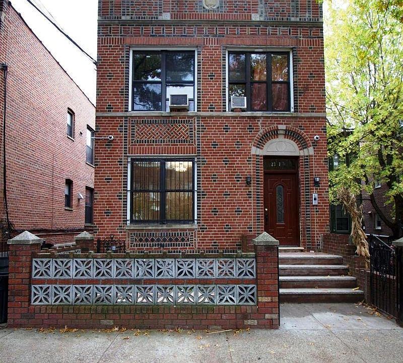 1st image of 2379 28th St APT 1F