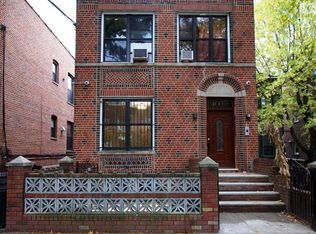 2379 28th St APT 1F, Astoria, NY 11105