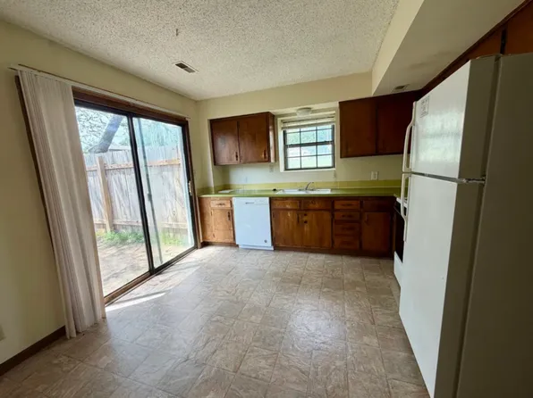3427 Harvard Rd APT A, Lawrence, KS 66049