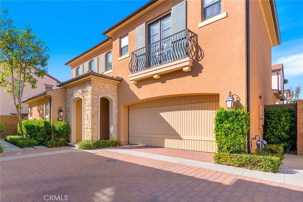 4 bed, 2246 sqft, $6,500 — Photo 1