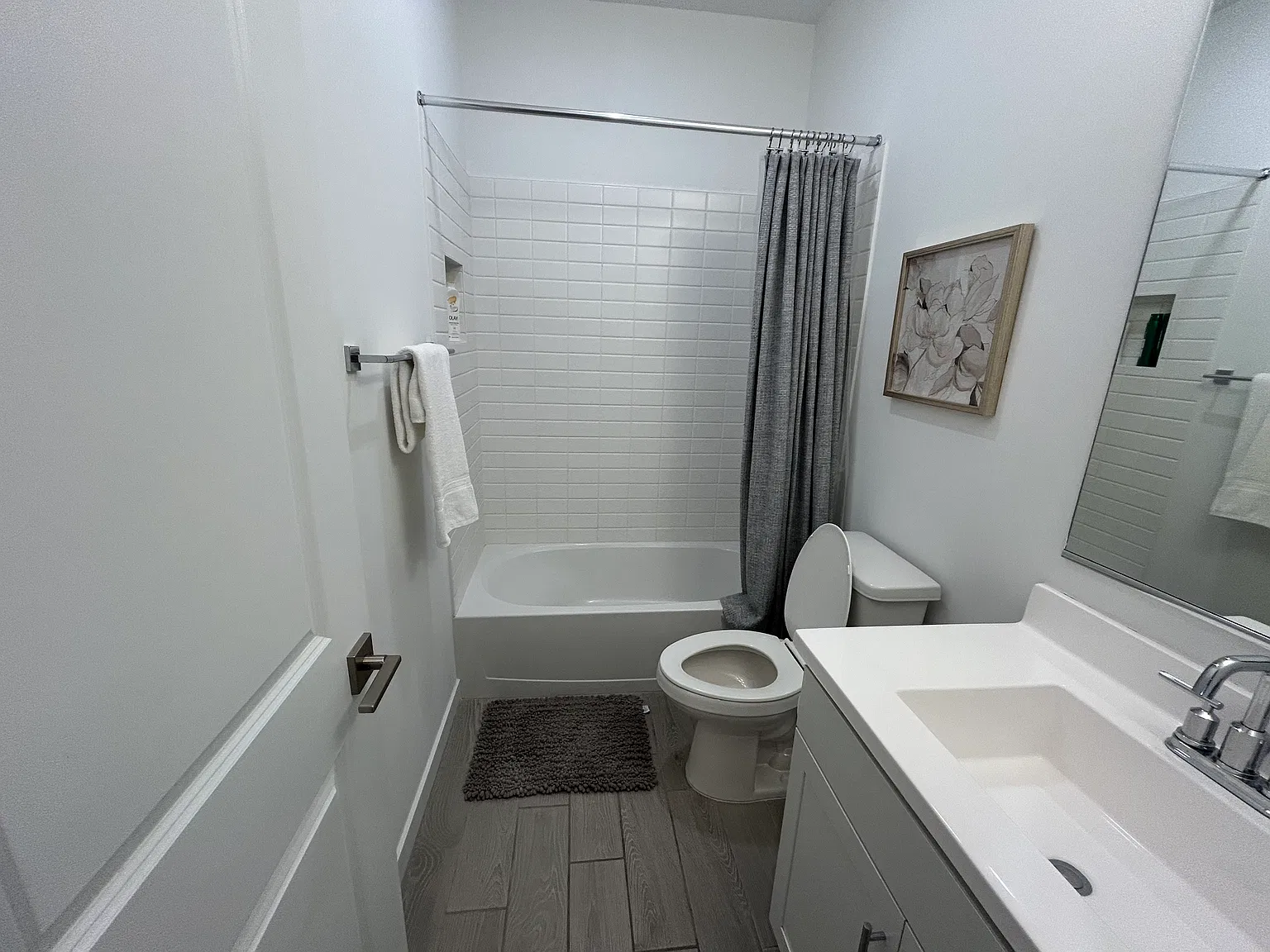 5 bed, 2082 sqft, $4,200 — Photo 4