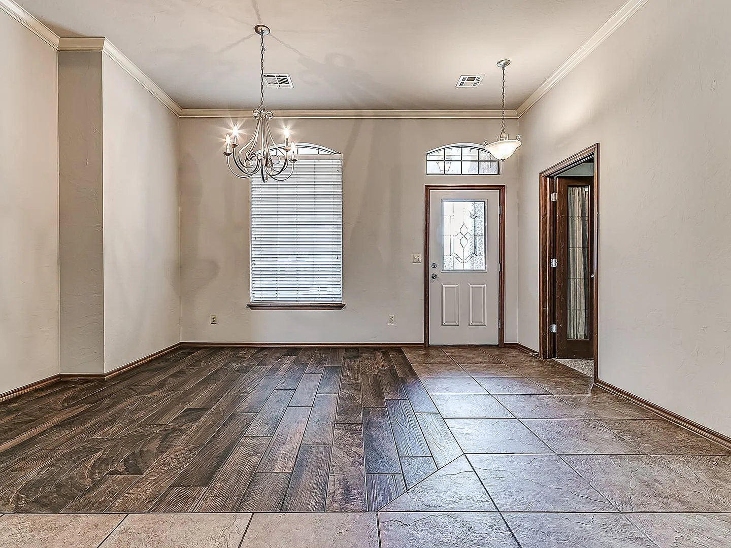 Beautiful Home + Braden Park Addition + 4 bedrooms + Deer Creek Schools — Photo 3