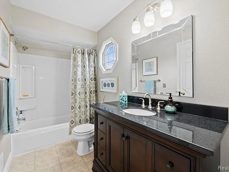 1652 Bennington Ct — Photo 16