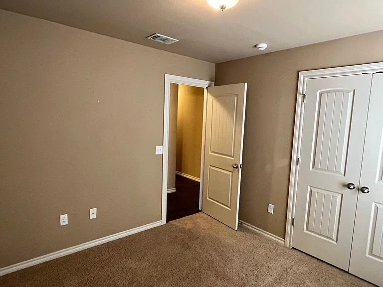 2425 NW 194th Ter — Photo 11