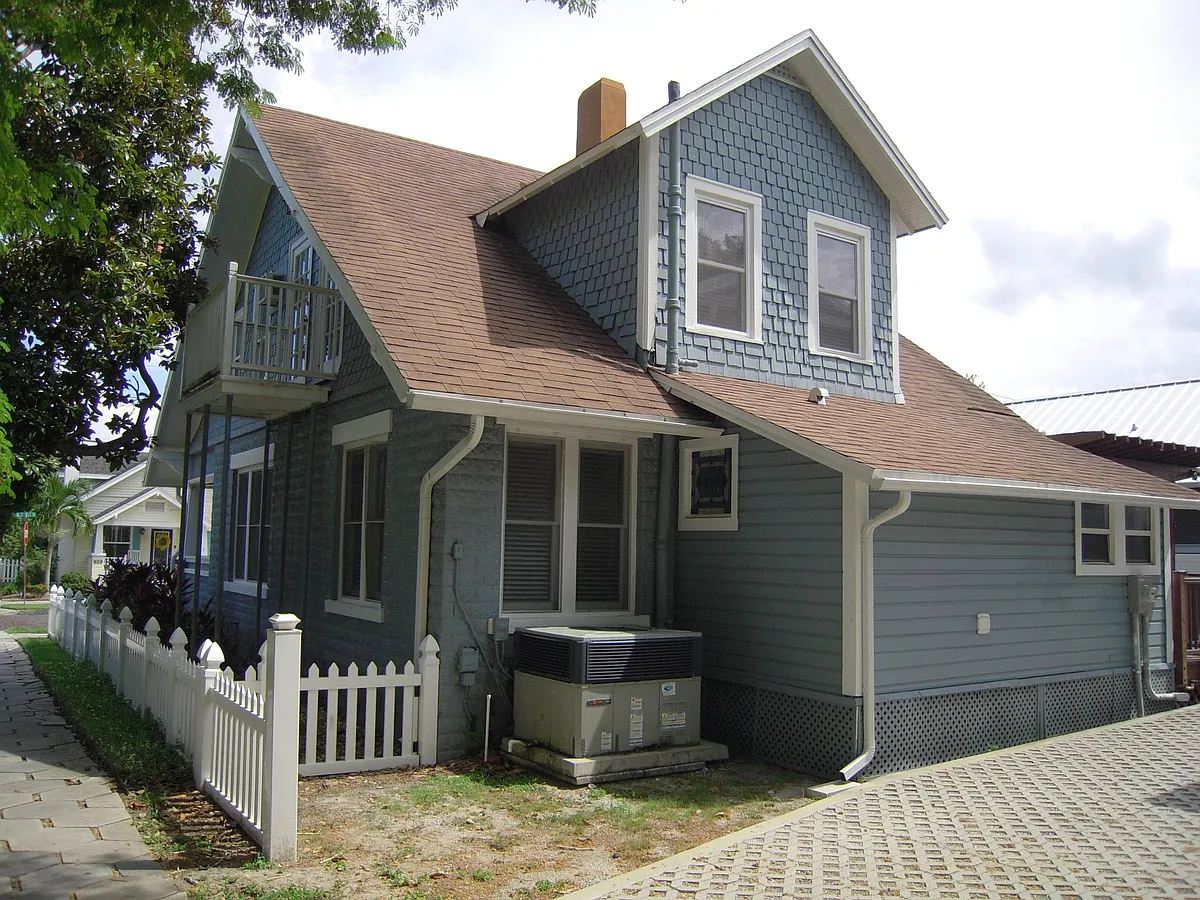 Building Photo - 756 2nd St N