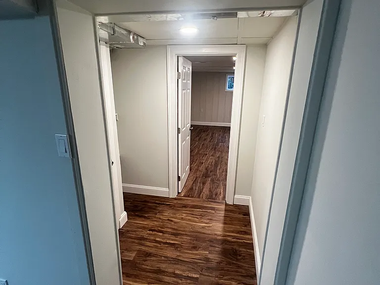 2404 Darrow St — Photo 24