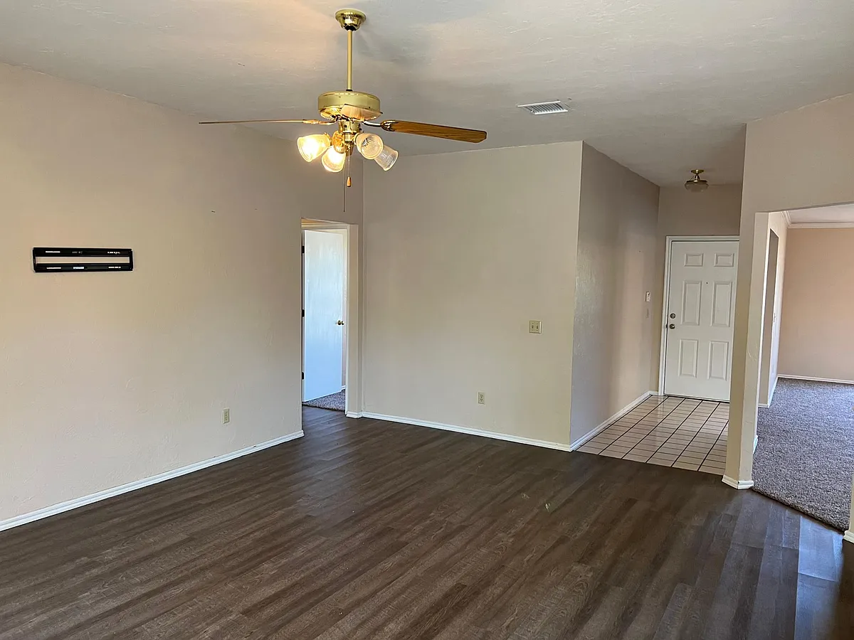 Building Photo - 1812 Brittany Ln