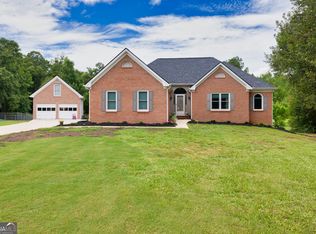 3145 Castlewood Dr, Loganville, GA 30052