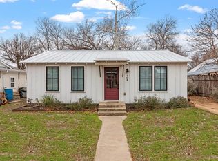 109 E Centre St, Fredericksburg, TX 78624