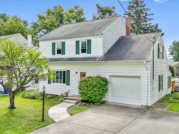 2722 Crescent Dr, Endwell, NY 13760