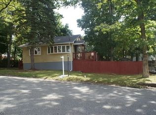 221 Tulsa Trl, Hopatcong, NJ 07843