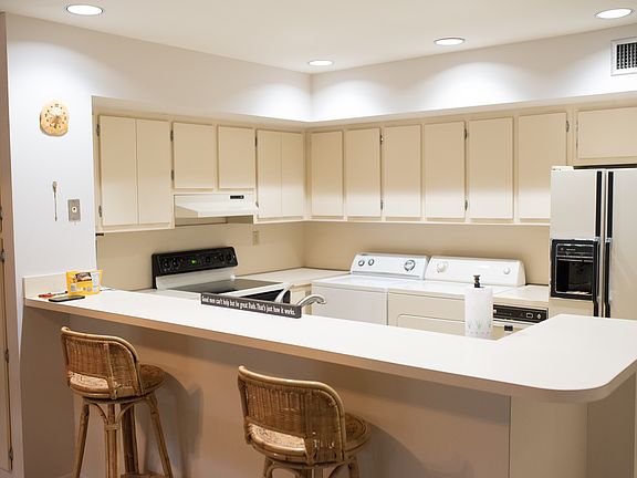 Kitchen with eat in bar area