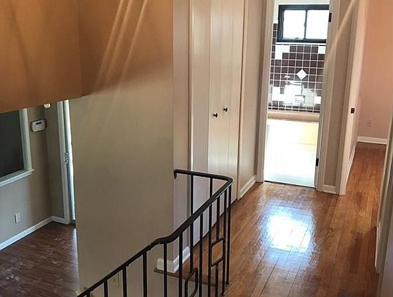 5th image of 350 E 315th St