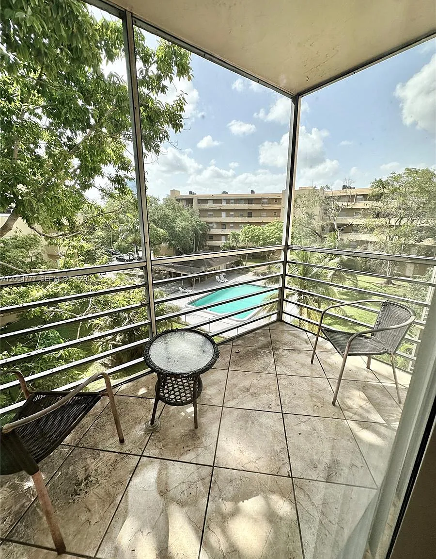 Oaks Condo — Photo 3