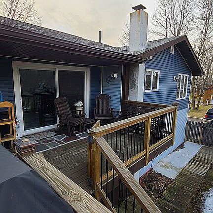 4th image of 806 Linden St