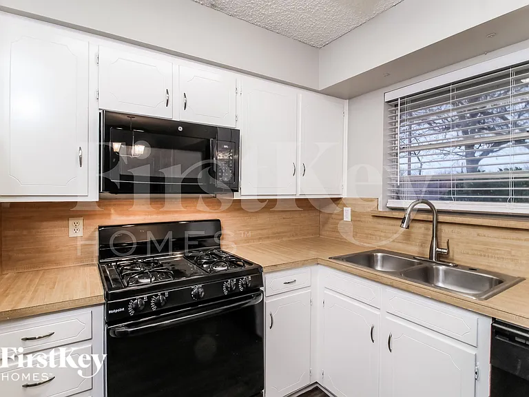 202 Carolyn Dr — Photo 11