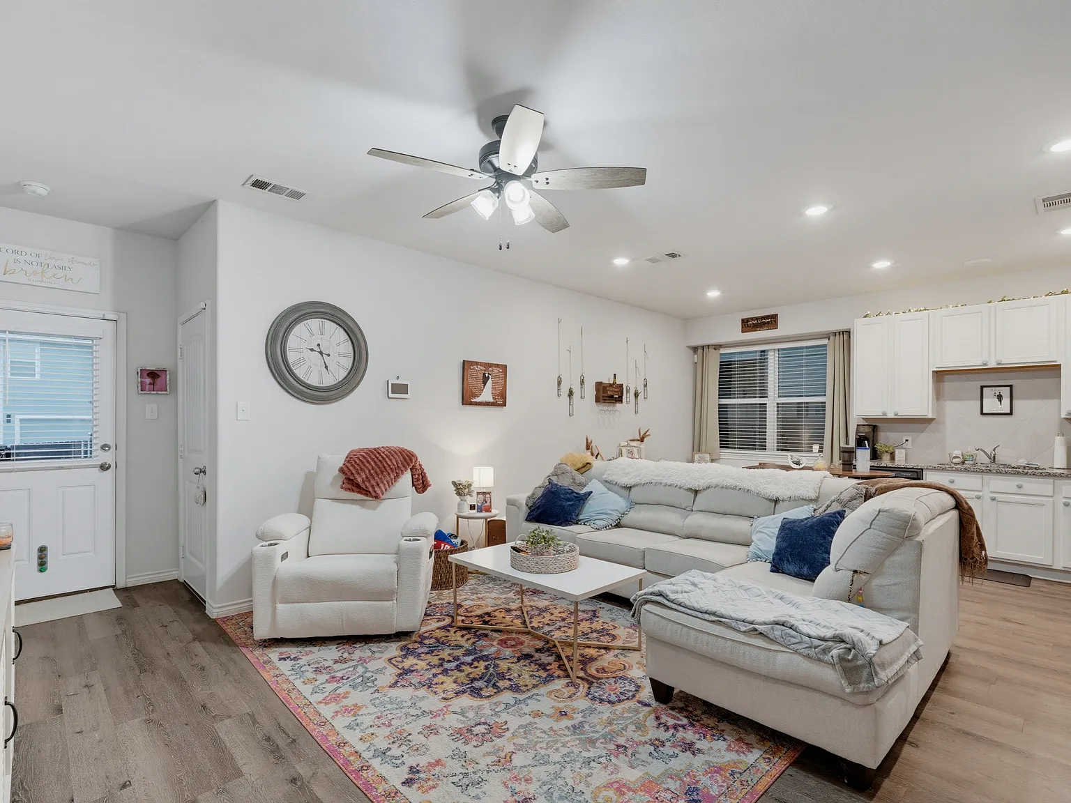 2 bed, 2.5 bath, 1214 sqft, $1,890 — Photo 3