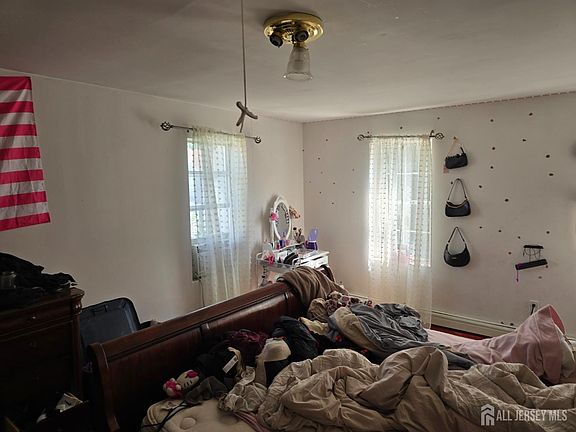 3rd image of 19 Biondi Ave