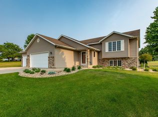 654 Zumbro Hills Dr SW, Oronoco, MN 55960