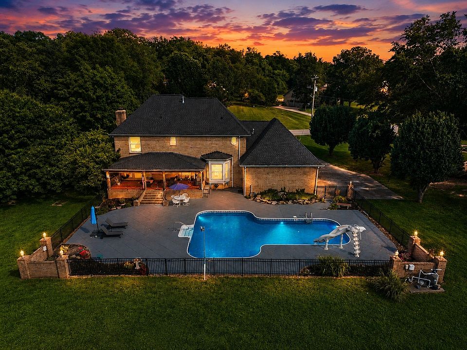 1st image of 1012 Stirlingshire Dr