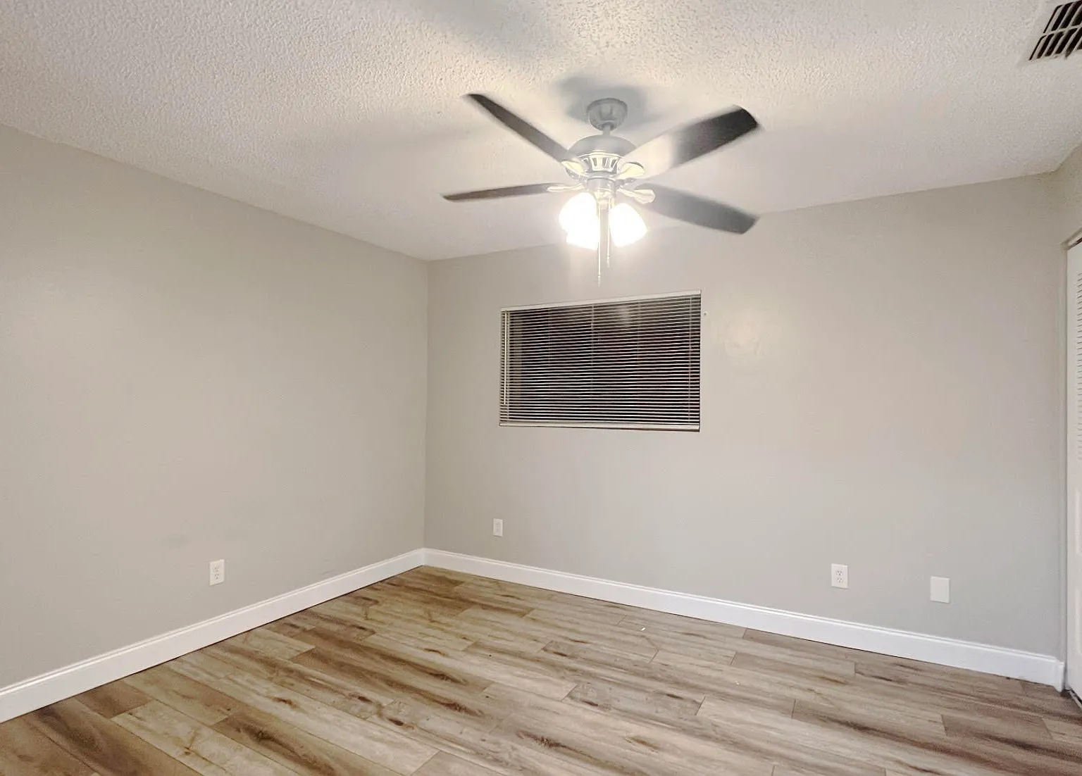 2 bed, 1131 sqft, $1,749 — Photo 4