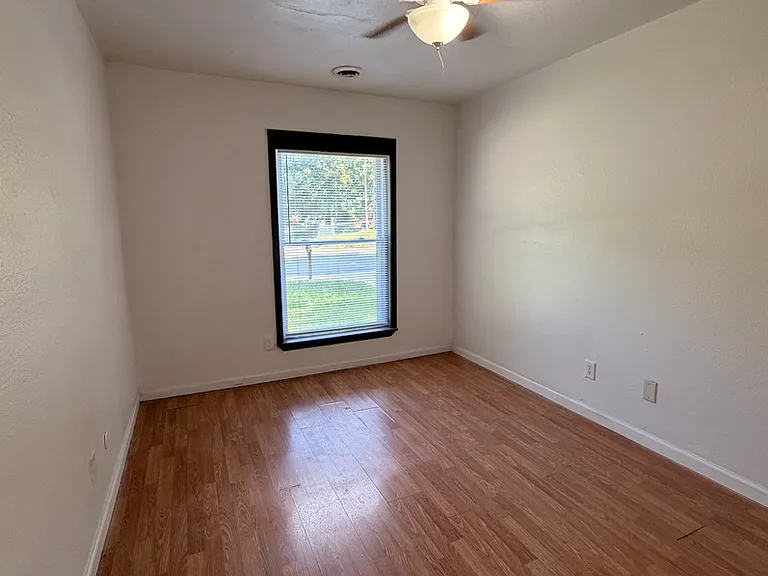 215-217 E Adobe St — Photo 11