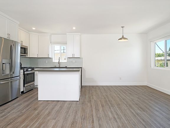 4th image of 1527 Granville Ave APT 9