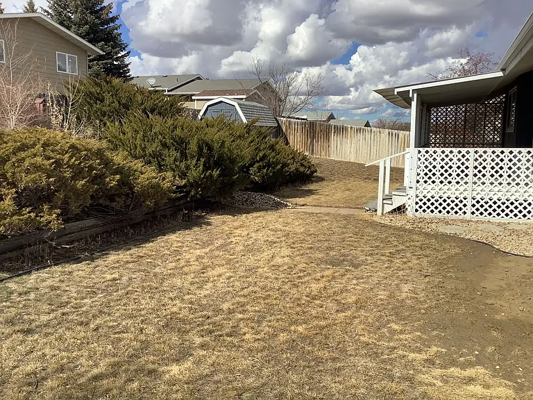 548 4th Ave SW — Photo 2