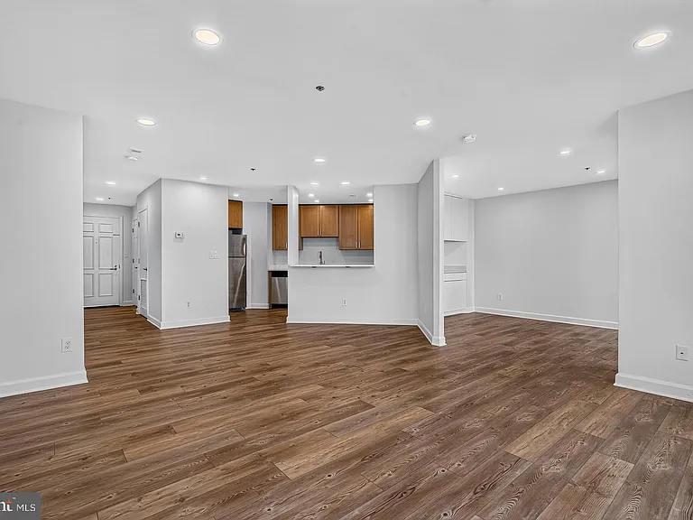 100 Harborview Dr #411 — Photo 22