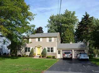 9200 Hillview Dr, Clarence, NY 14031