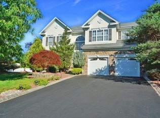 25 Victoria Cir, Jackson, NJ 08527