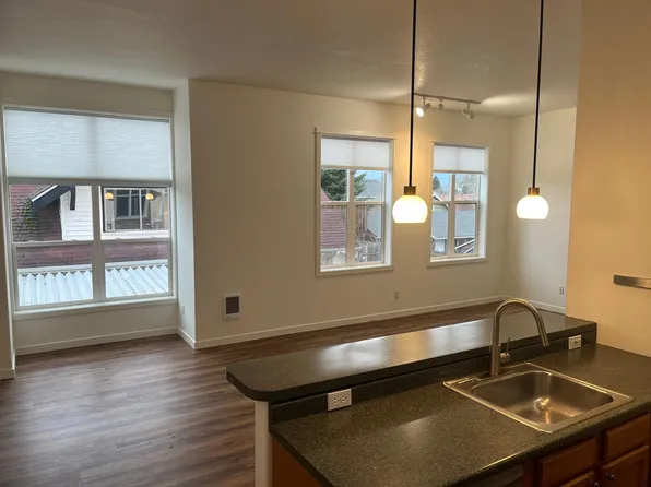 Hank Reardon Plaza, 1617 NE Alberta St APT 6, Portland, OR 97211