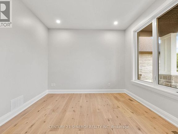 4th image of 269 Cabrelle Pl