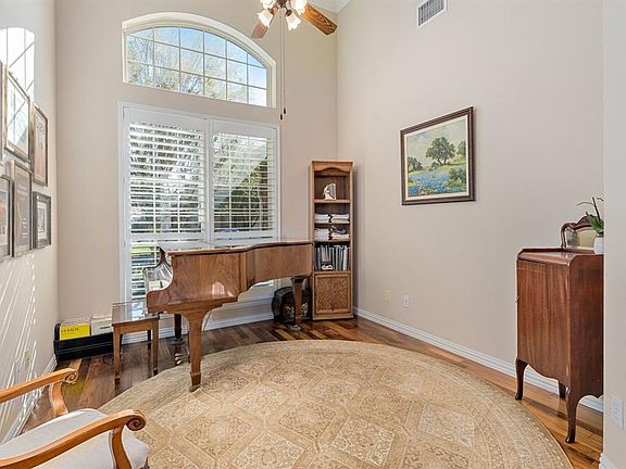 4th image of 120 Whitney Dr