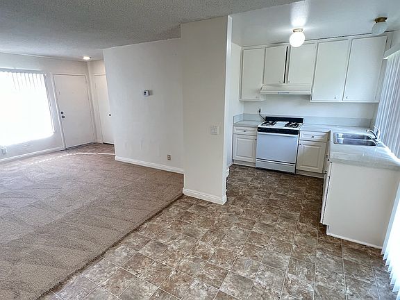 2nd image of 10483 Londonderry Ave