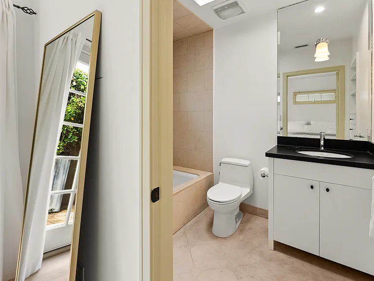 708 Westbourne Dr #1 — Photo 22