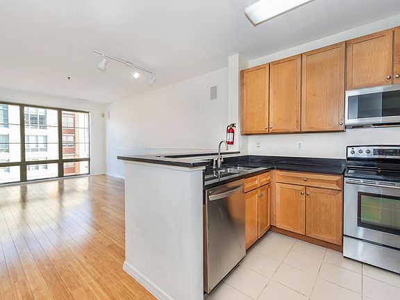 4th image of 26 Avenue At Port Imperial APT 338