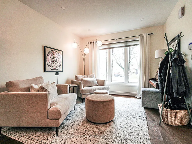 3301 Nadine Cres — Photo 7