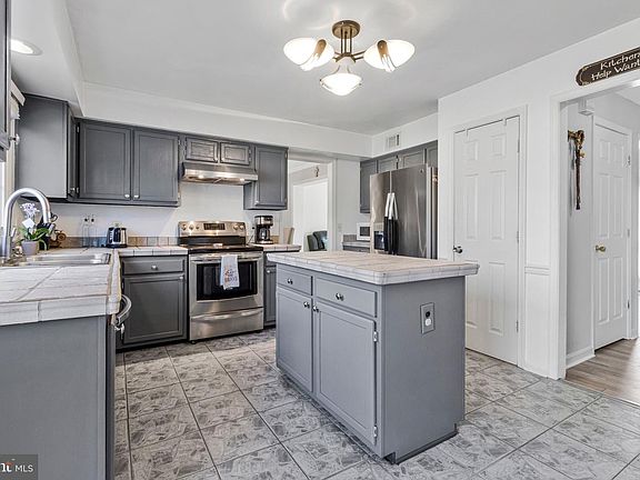 5th image of 708 Rufford Ct