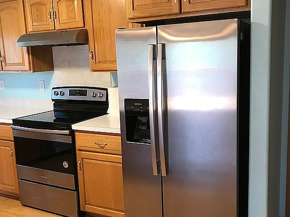 5th image of 300 E Birchwood Dr