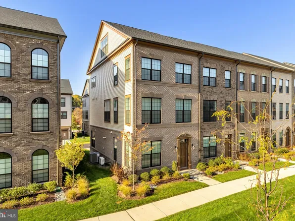 12568 Todd Ln, Fairfax, VA 22033