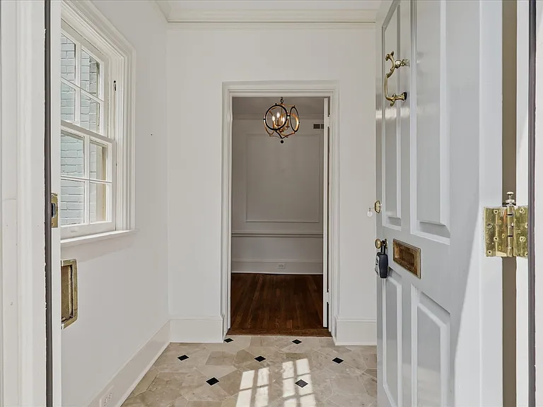 2318 Mimosa Pl — Photo 4