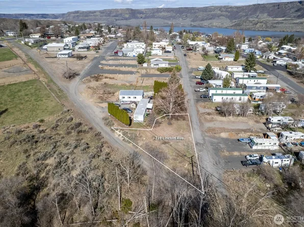 239 Lincoln Avenue, Electric City, WA 99123