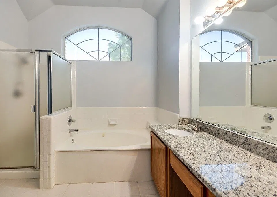 1137 Canoe Ln