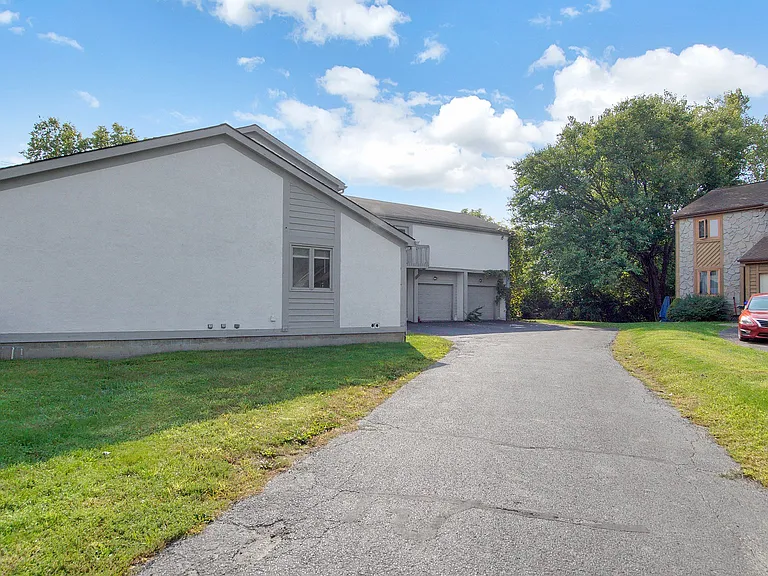 3323 Kristin Ct — Photo 18
