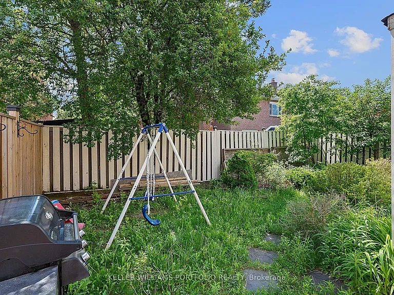 73 Jessica Gdns — Photo 46