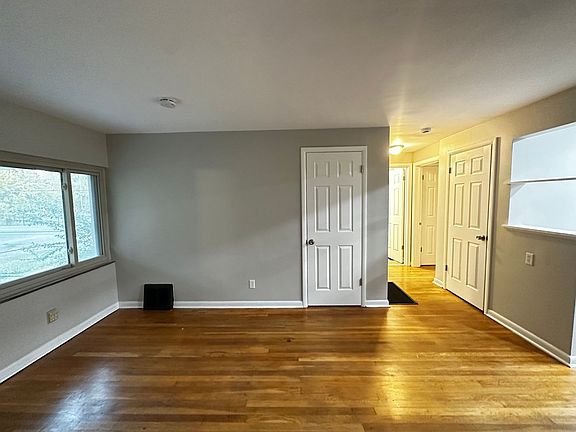 3rd image of 1545-1547 Garling Ave #1545