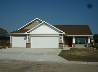 2113 Bridegeview Ct, Mandan, ND 58554
